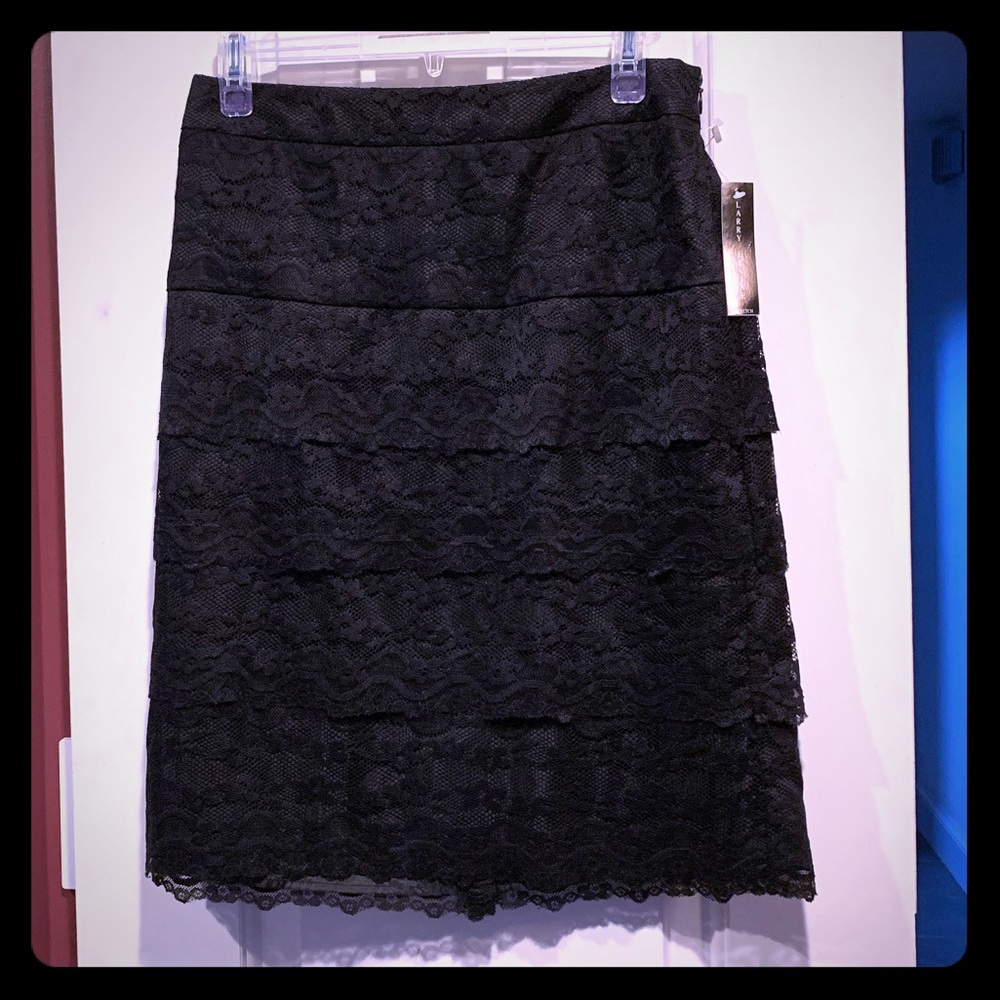 NWT- 🖤Larry Levine lace skirt (12) woman’s